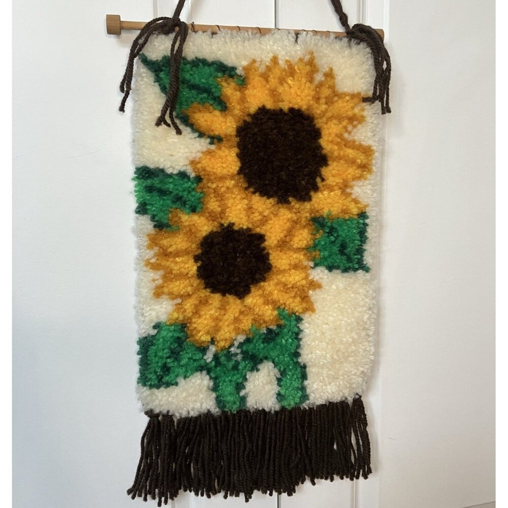 Vintage Sunflower Tufted Latch Hook Wall Hanging MCM 70s Fringe‎ Wall Art Decor